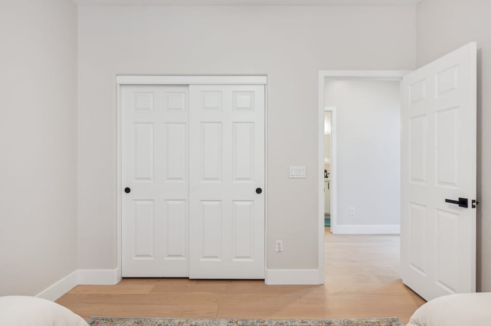 Twin Bedroom 
