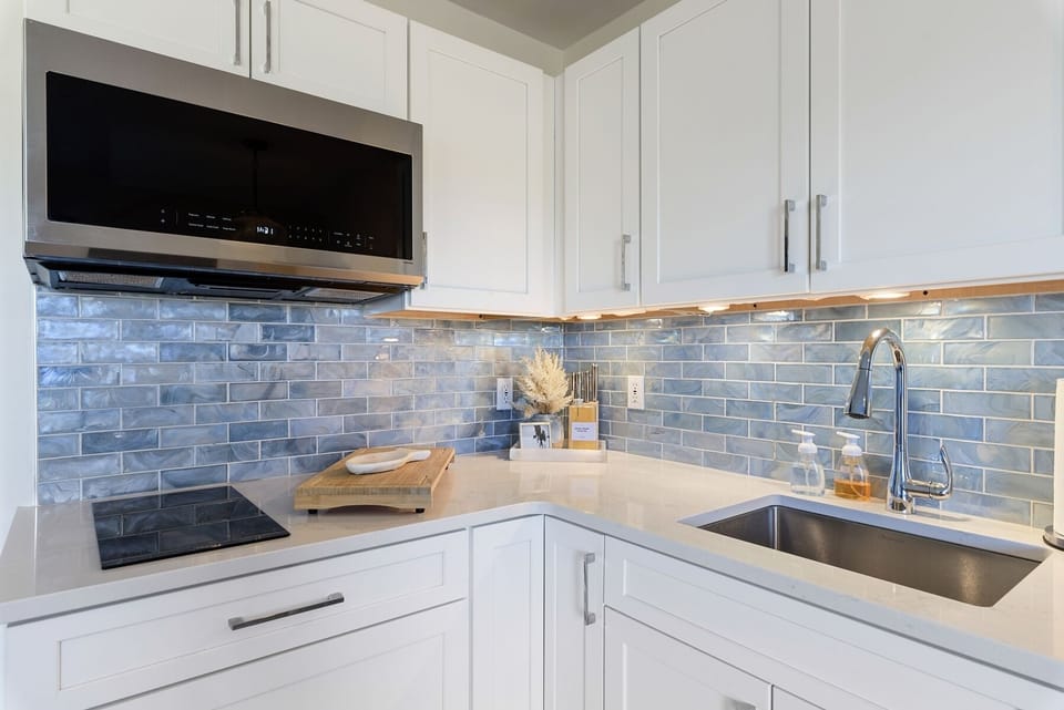 Beautifully designed efficiency kitchen featuring relaxed coastal decor.