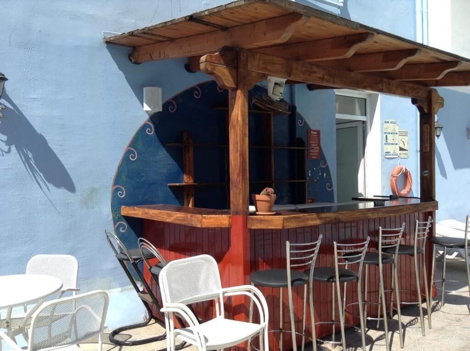 Poolside bar