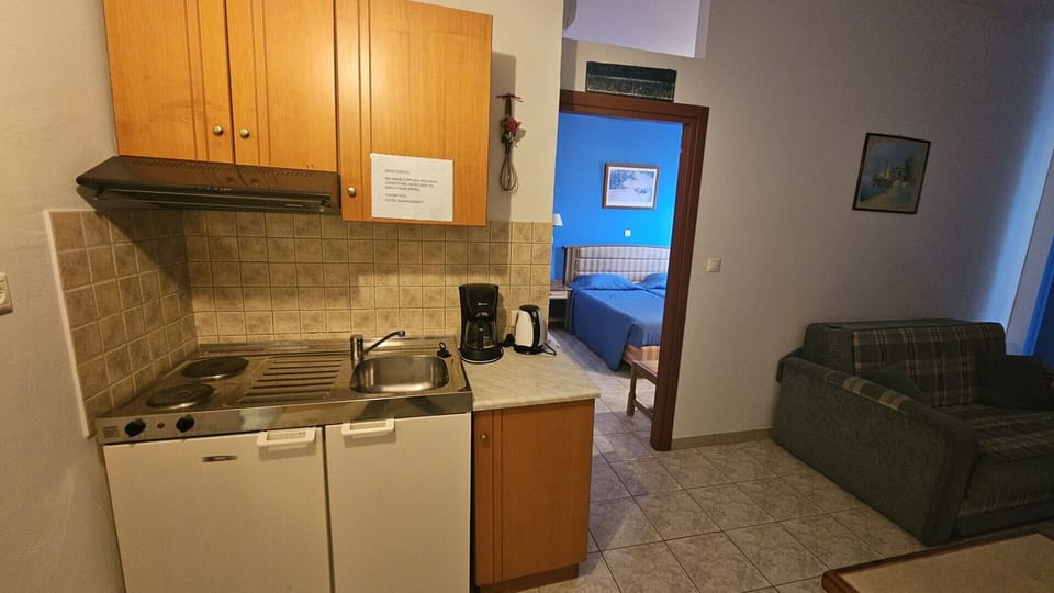 Family Apartment, Accessible, Non Smoking | Private kitchen | Mini-fridge, oven