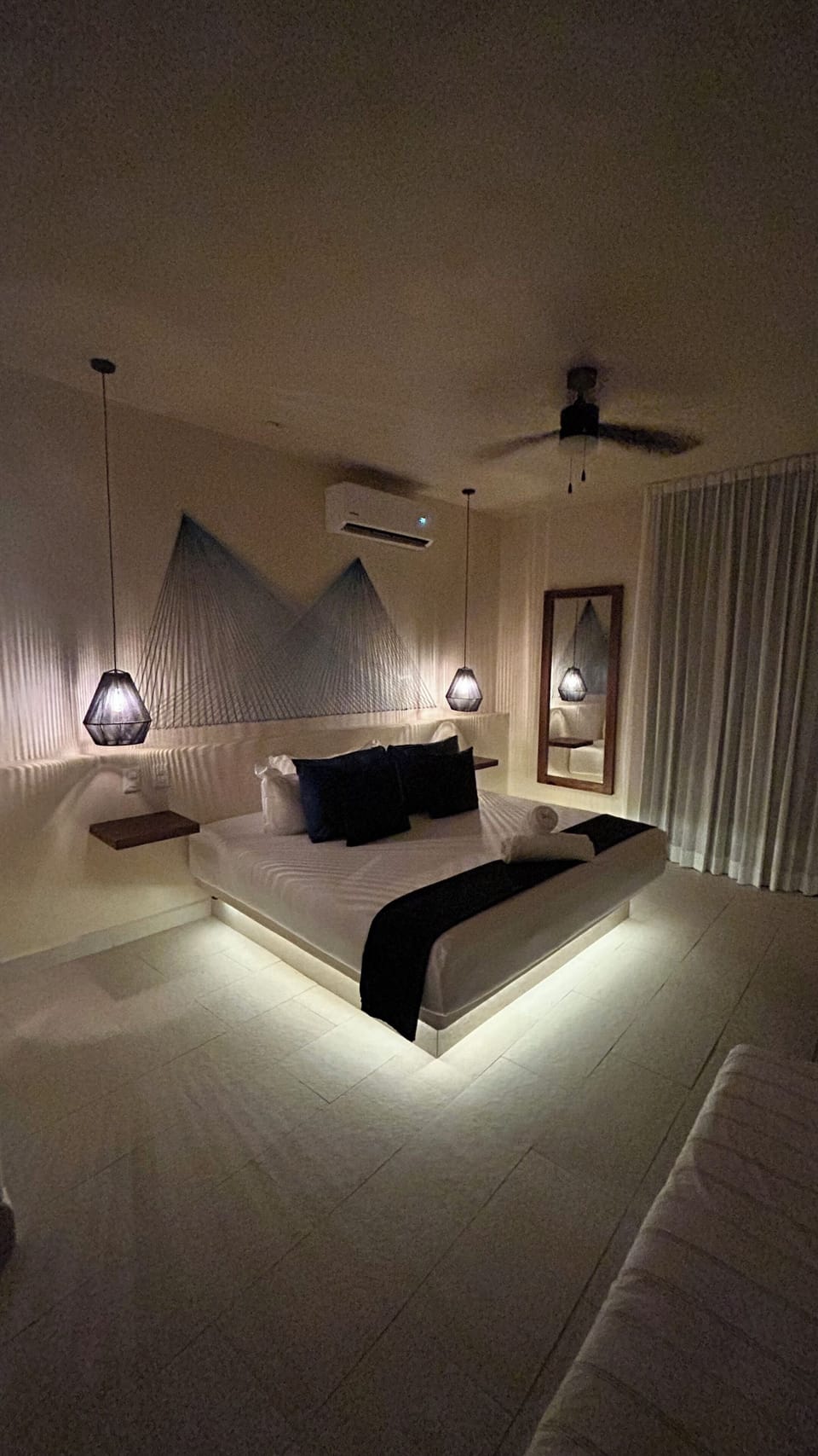 Comfort Room, 1 King Bed, Balcony | Premium bedding, in-room safe, individually decorated