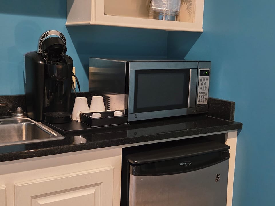 The Franklin Suite | Private kitchen | Microwave