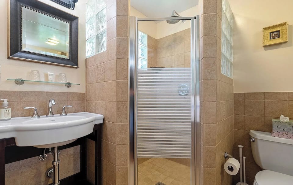 Standard Room | In-room safe, desk, iron/ironing board, free WiFi