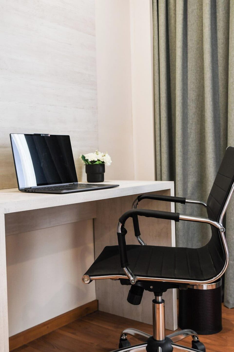 Luxury Room | Down comforters, minibar, in-room safe, laptop workspace