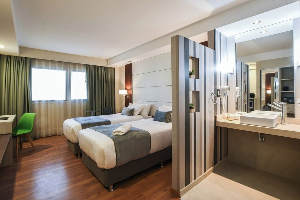 Standard Twin Room | Down comforters, minibar, in-room safe, laptop workspace