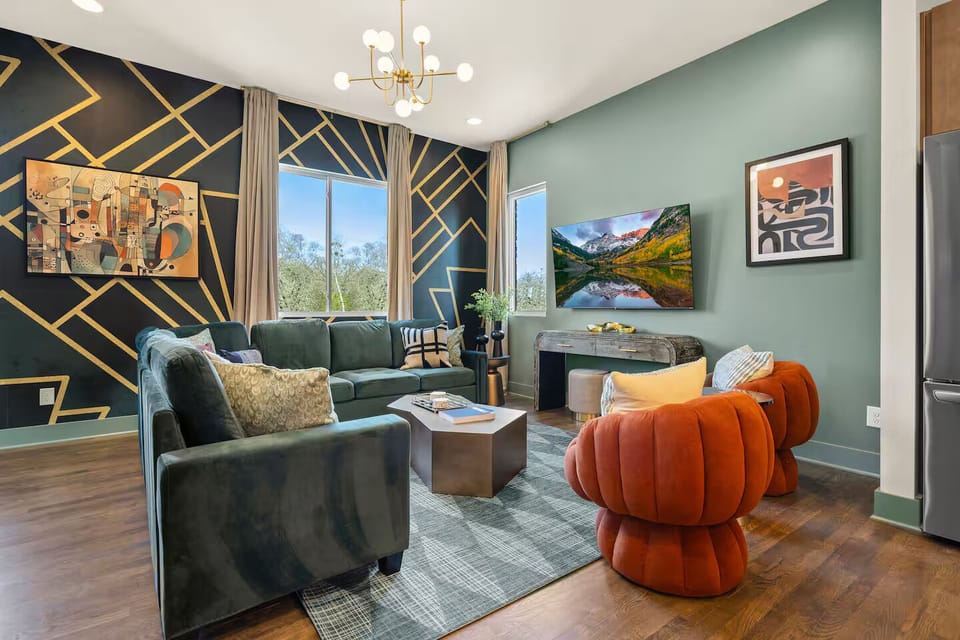 Host a chic cocktail evening in this modern living room! With sleek furnishings and a vibrant atmosphere, it’s ideal for mingling with friends or enjoying a quiet night in with a glass of wine.