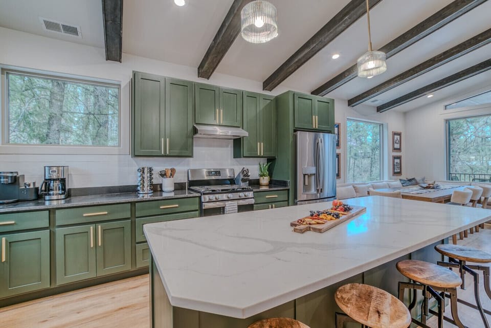 Fully Stocked Kitchen - you have EVERYTHING you need and want! Coffee, Keurig, Airfryer, Waffle maker and more!