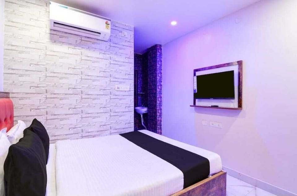 Classic Double Room, City View | Desk, laptop workspace, iron/ironing board, free WiFi