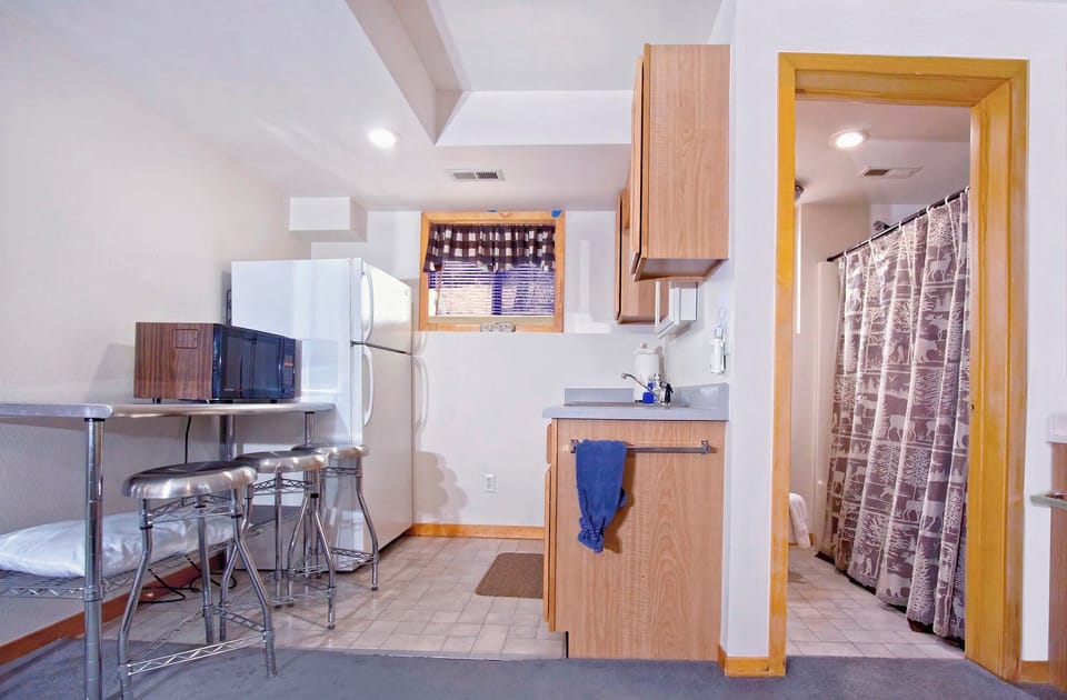 Bedroom1-mainfloor-3