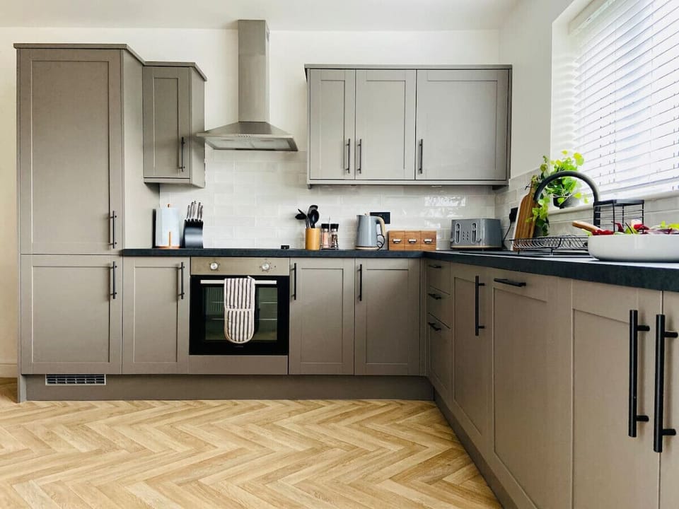 [Kitchen] Fully stocked & equipped kitchen