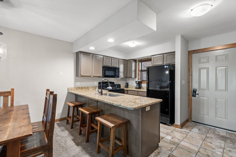 Kitchen/ Dining Area