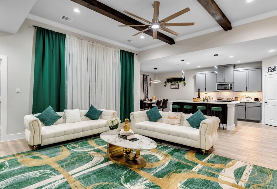 12 foot ceiling open concept house to host a family gatherings or for a gateway