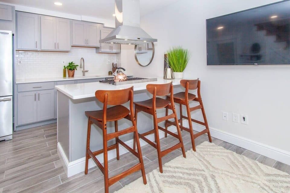 2nd Unit Kitchen and Breakfast Bar