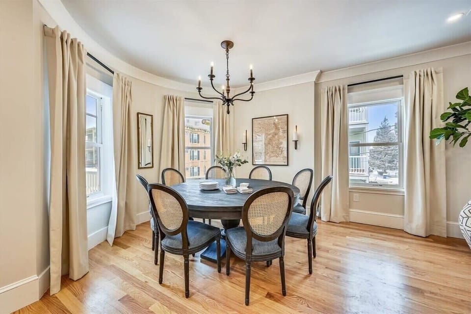 Dining area for 8