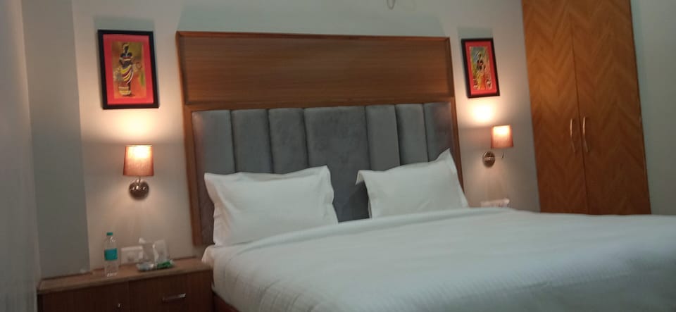 Deluxe Room | Laptop workspace, free WiFi