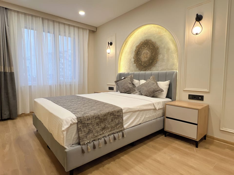 Minibar, in-room safe, iron/ironing board, free WiFi