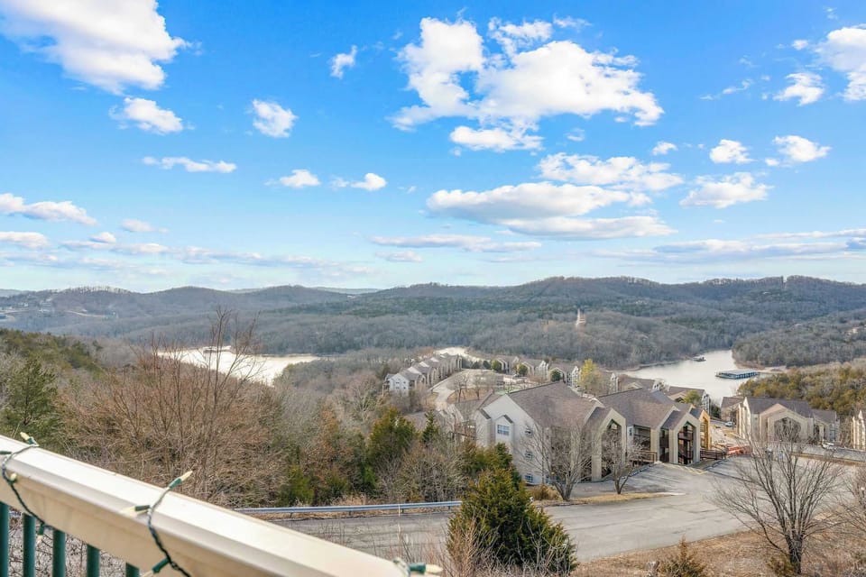 There is a view of Table Rock Lake from the back patio!
