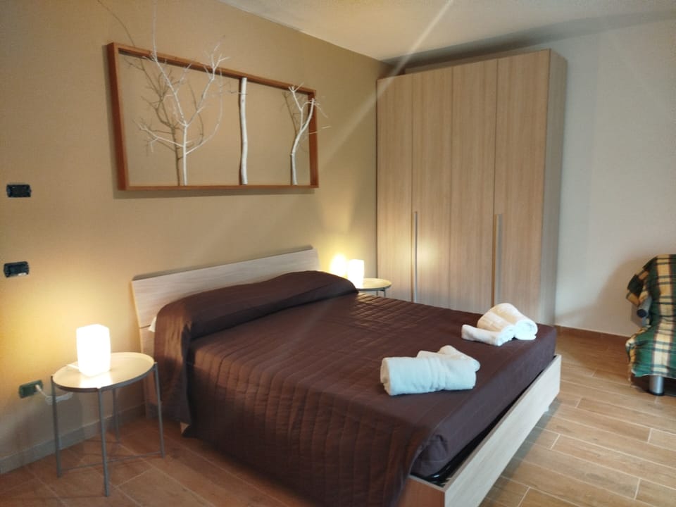 Room, Balcony, Mountain View | Desk, laptop workspace