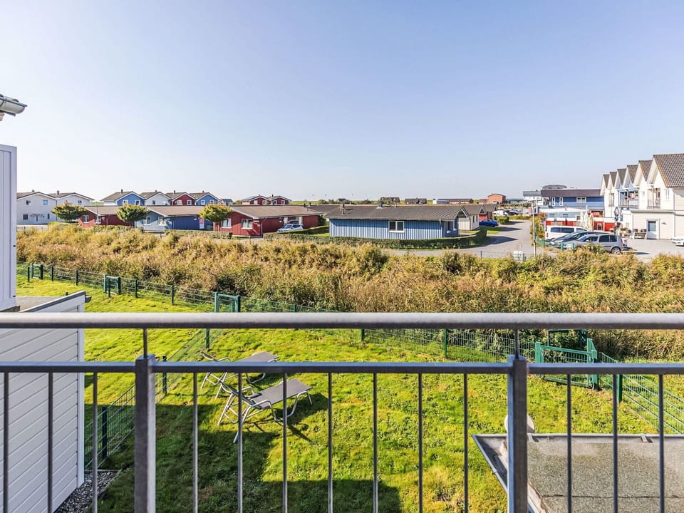 Sky, Architecture, Residential Area, Urban Design, Home, Apartment, Suburb, Estate, Balcony, Fence