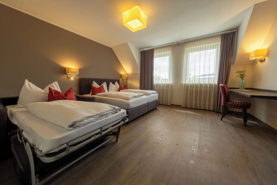 Standard Triple Room | Hypo-allergenic bedding, down comforters, desk, laptop workspace