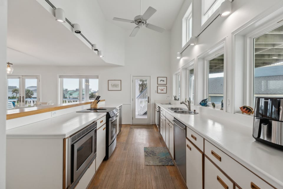 House, 3 Bedrooms | Private kitchen | Coffee/tea maker, fridge, oven, toaster