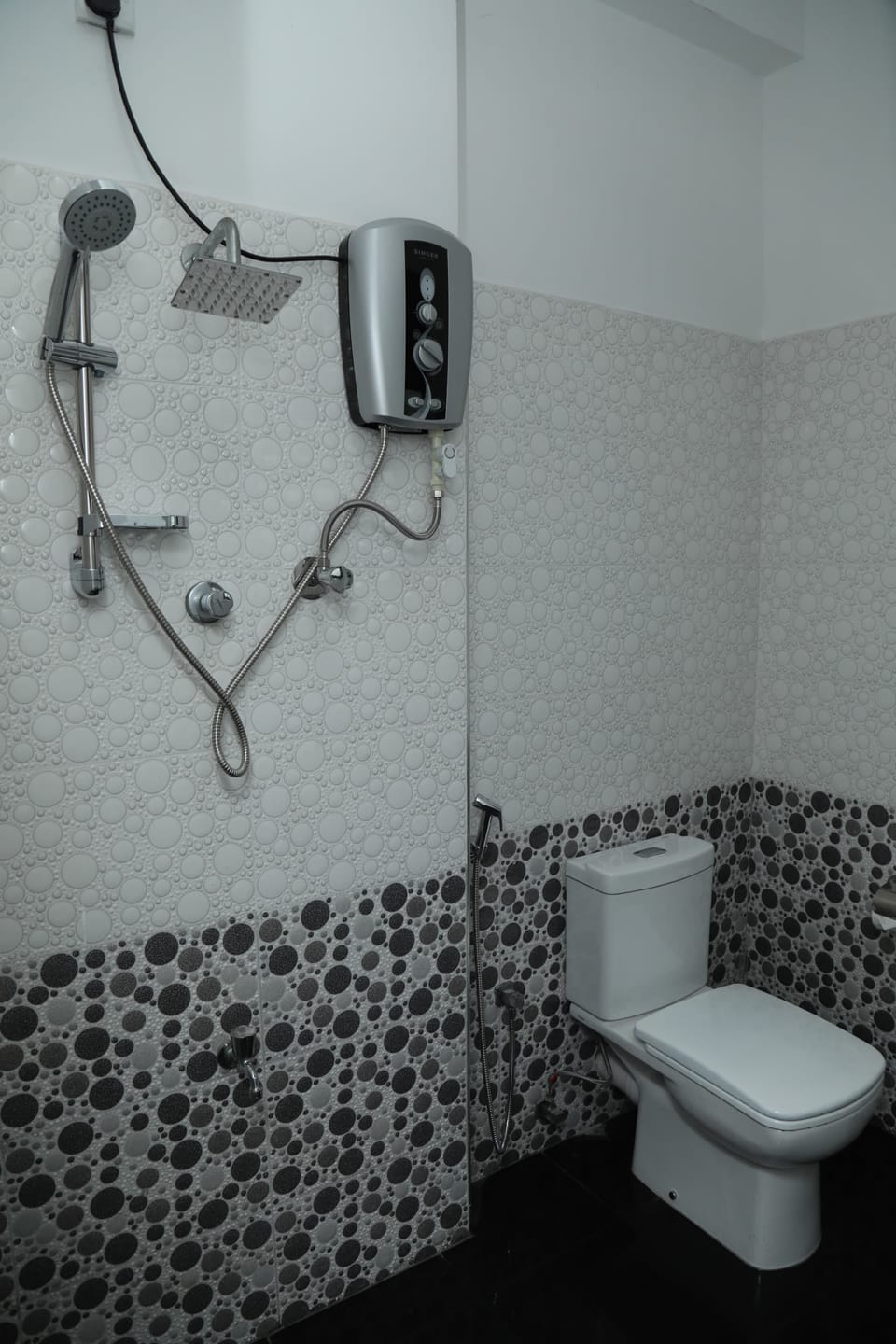 Deluxe Double Room, Garden View | Bathroom | Shower, soap, shampoo, toilet paper