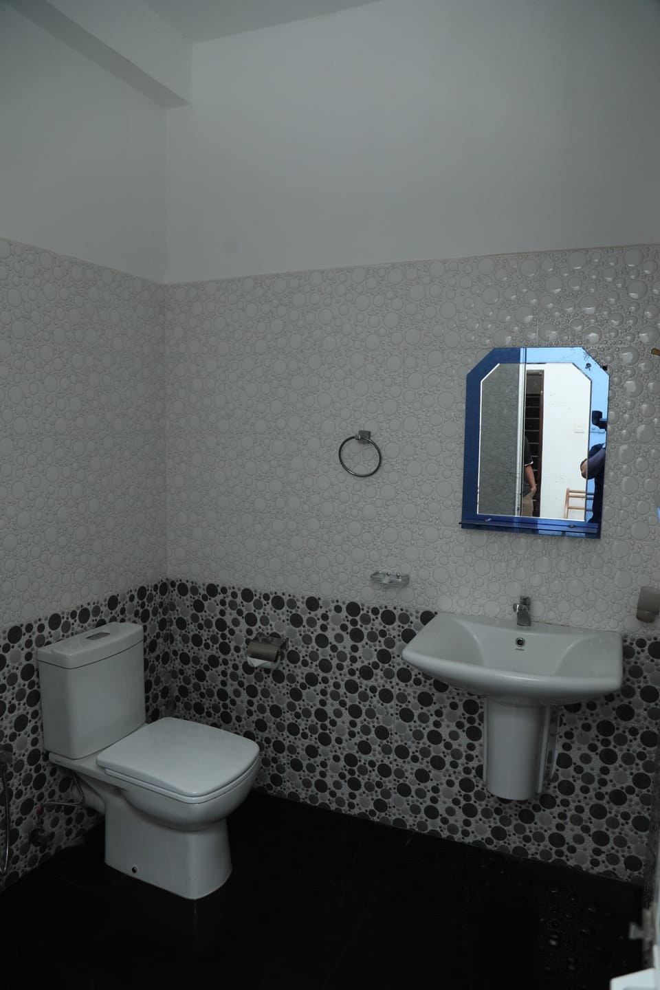 Shower, soap, shampoo, toilet paper