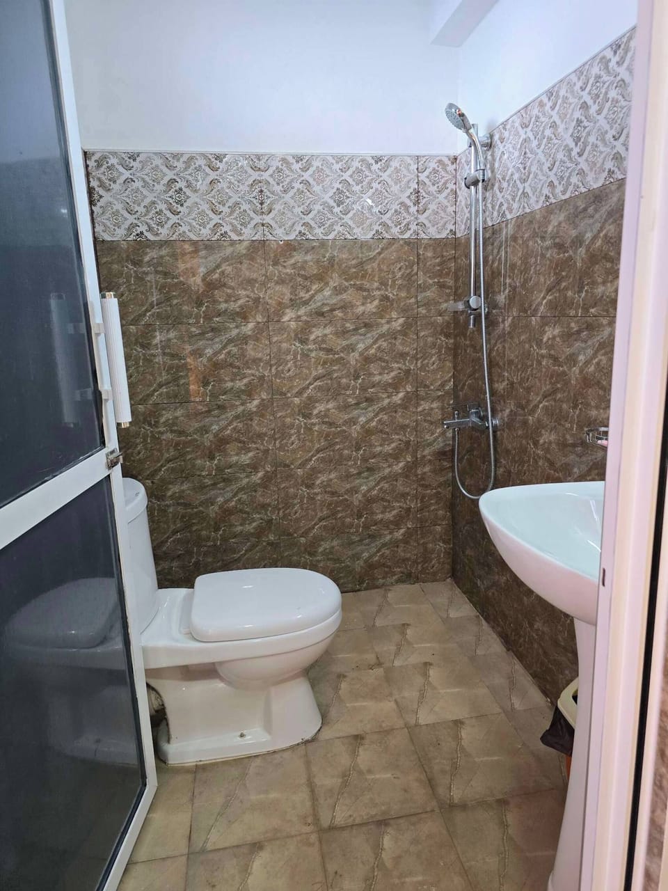Room, 1 Bedroom, Accessible, Smoking | Bathroom