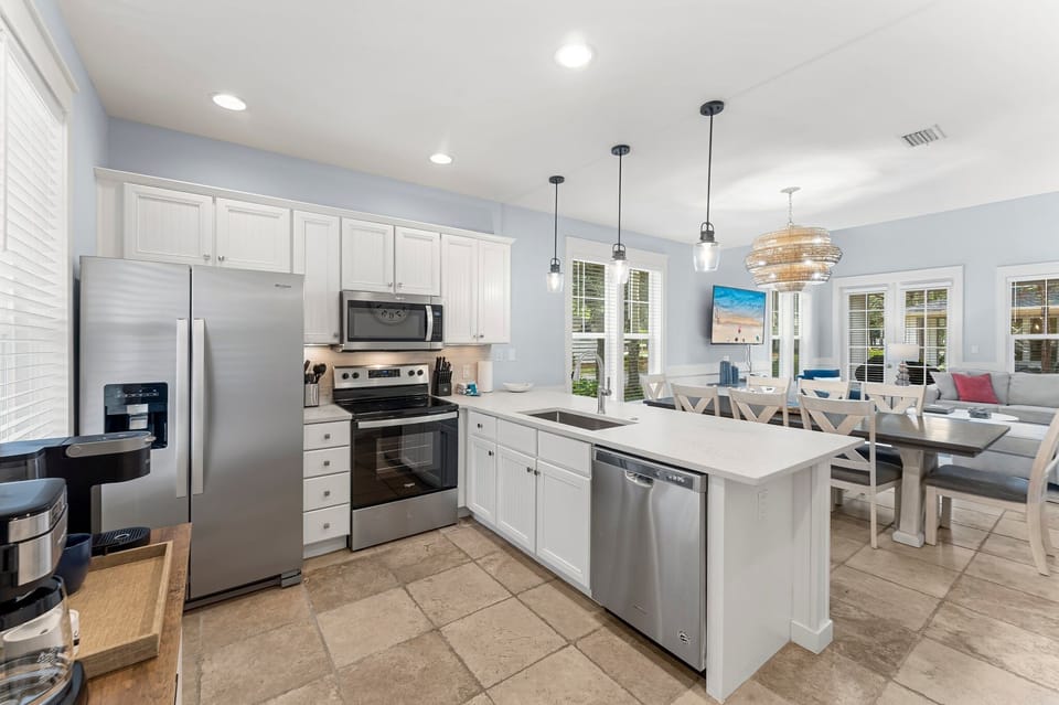 Kitchen & Dining Area