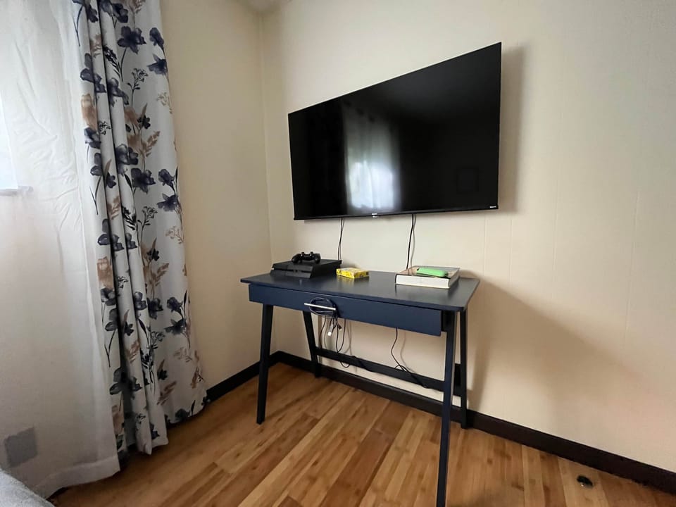 4- Bonus Room with Sony PlayStation