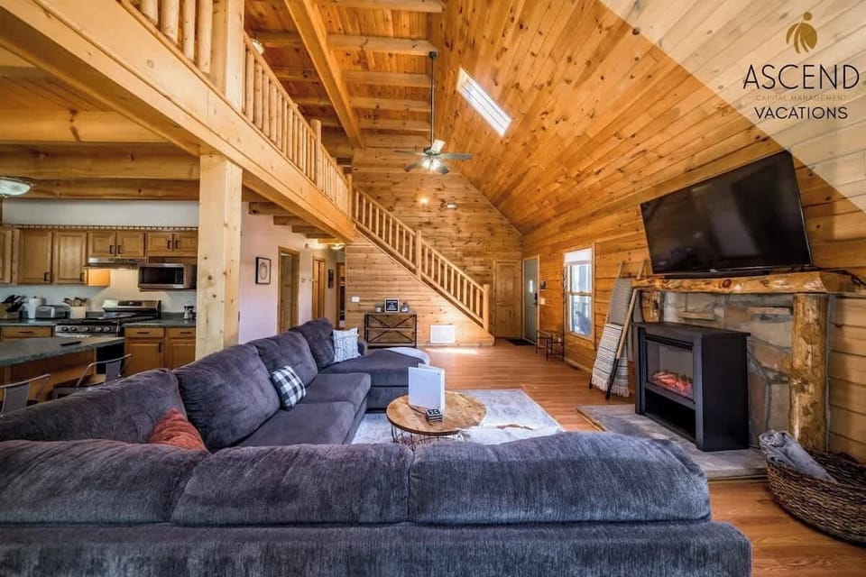 Welcome to The Rustic Tuckaway - Cabin Retreat on 5 Acres!