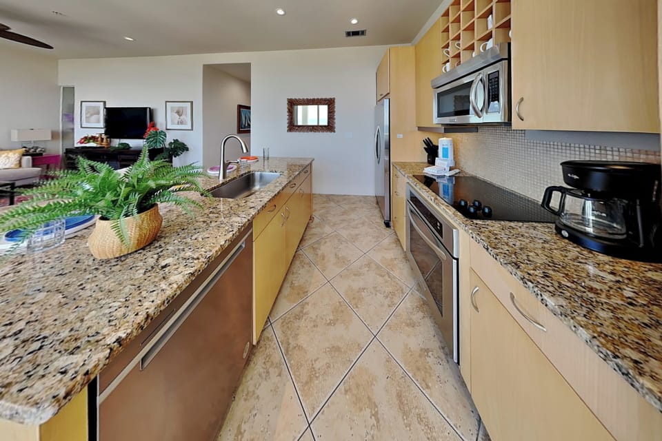 Full Kitchen - Stainless Steel Appliances