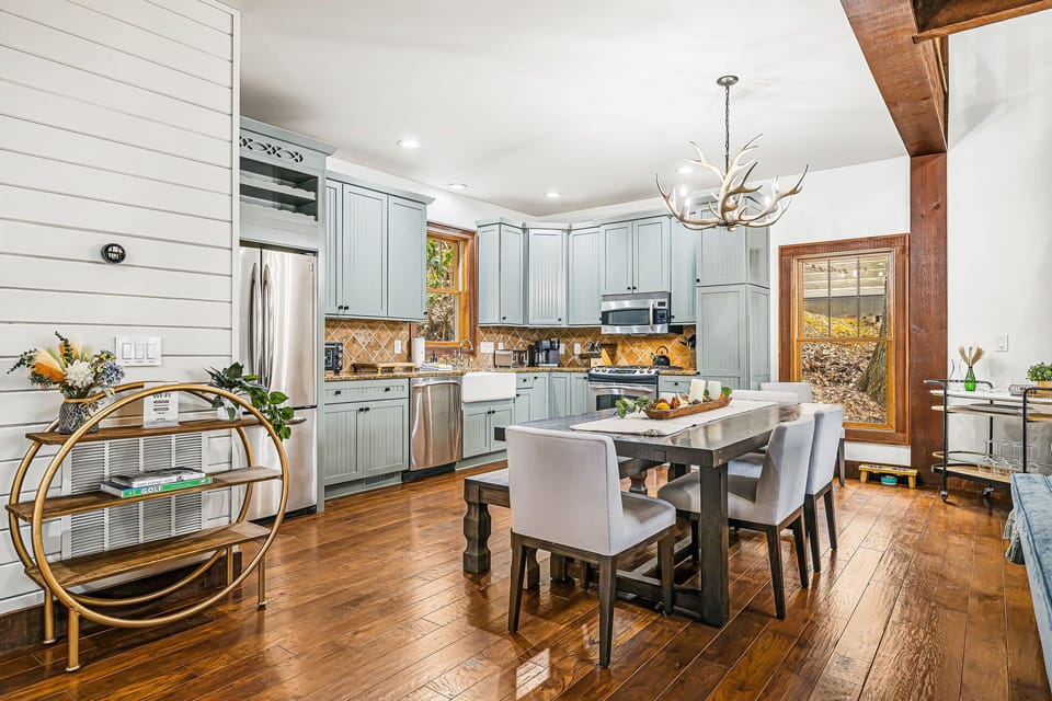 Kitchen & Dining Area