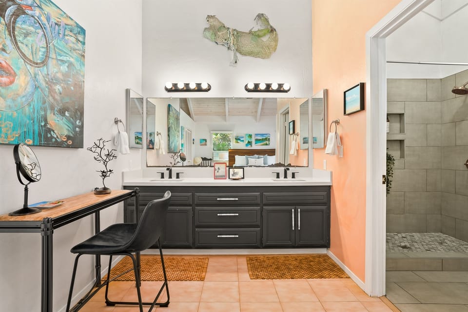 Dual Sinks and Vanity Table