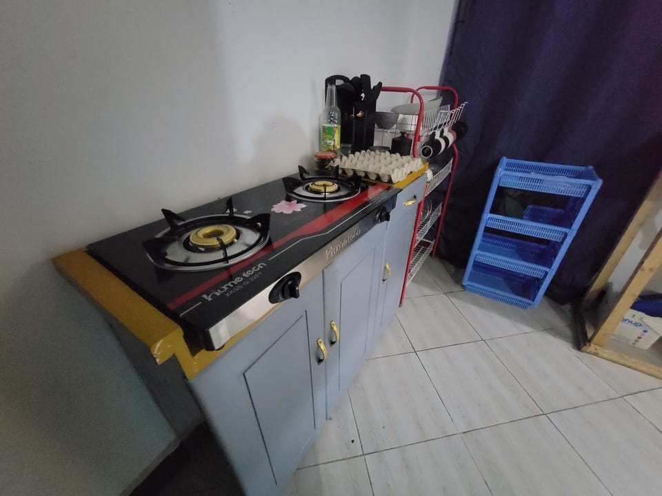 Comfort Studio, Park View | Private kitchen | Full-size fridge, microwave, oven, stovetop