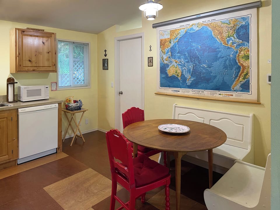 Dine in area. (More chairs are available if needed.)