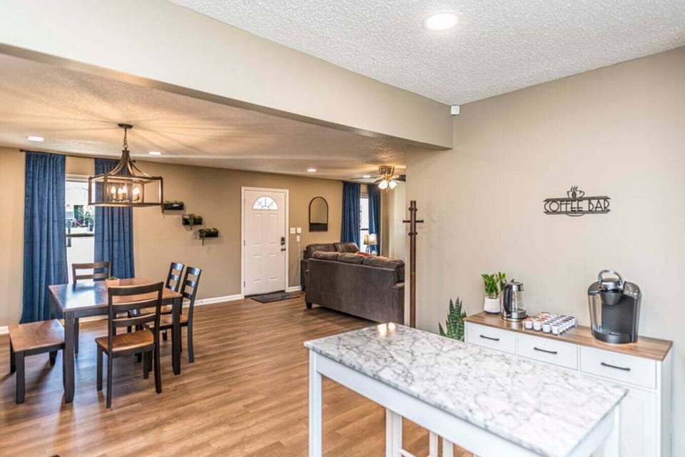 Open Concept Dining Area w/Coffee Bar