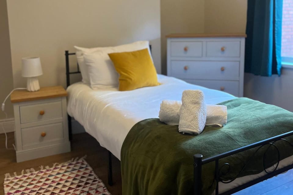 3-bed Central Apartment - Sleeps 5 & Pets Ok Apartment in Belfast