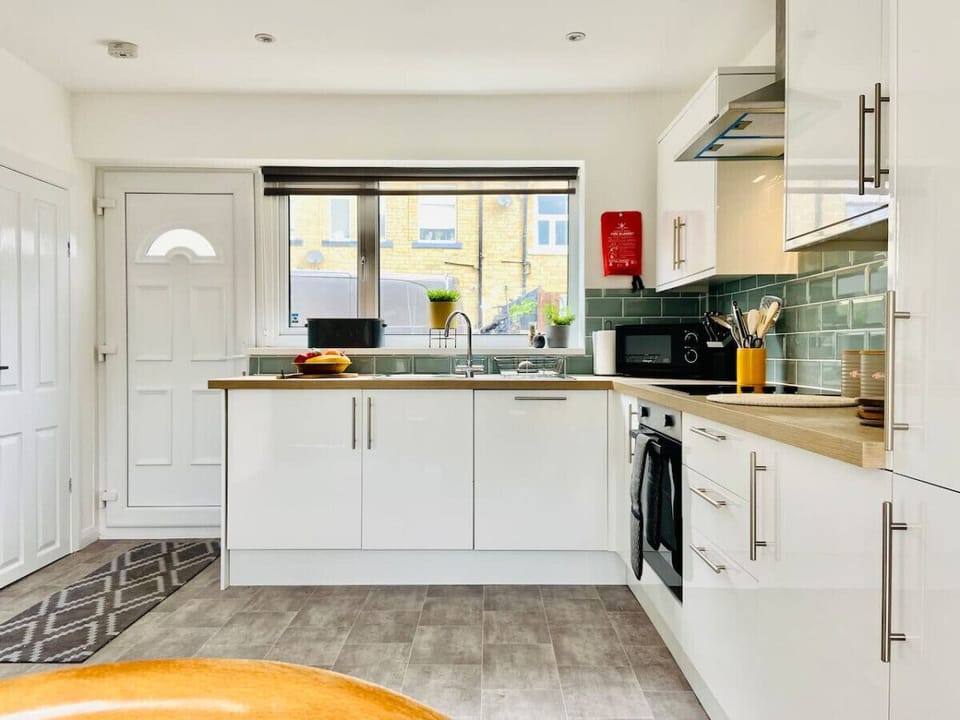 [Kitchen] Clean & updated kitchen
