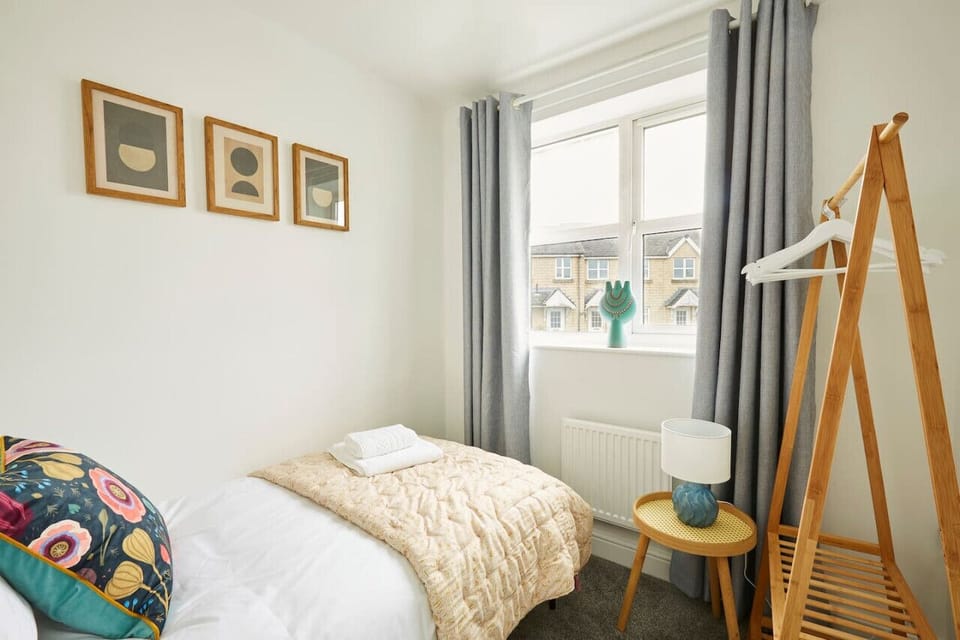 [Bedroom #3] Single bed
