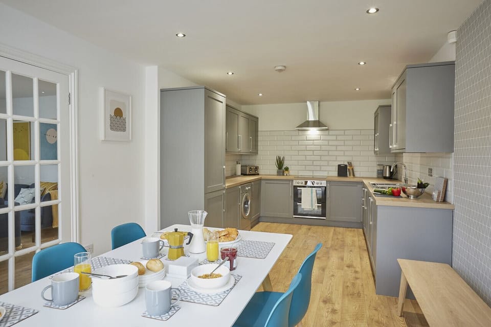 [Kitchen] Fully stocked & equipped