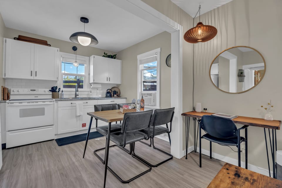 Kitchen/Dining with small worktable