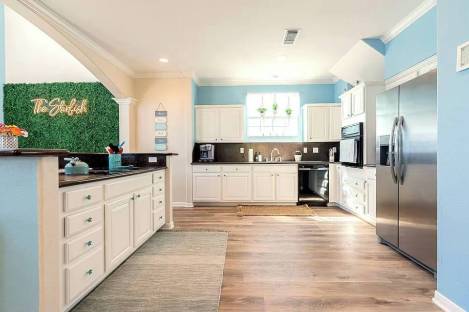 Bring all your cooks to this enormous kitchen, perfect for preparing meals for 20+ guests. Cook and connect at the spacious island while soaking in the stunning beach views and making memories with your favorite people. 