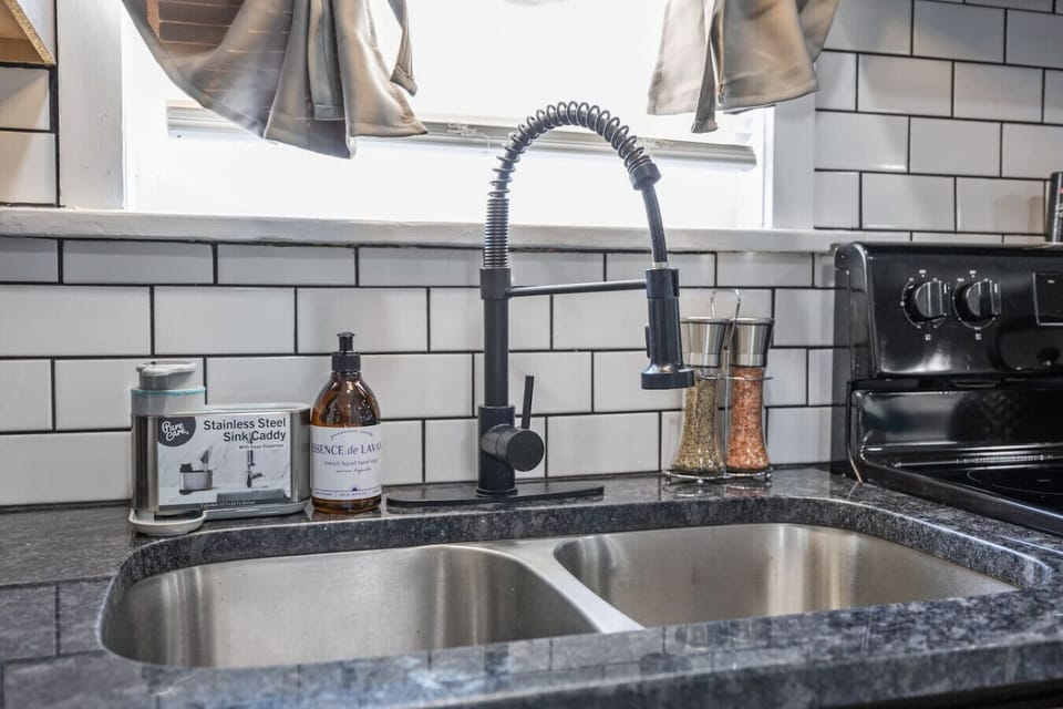 A chef’s dream! Fully equipped with an oven/stove, fridge, dishwasher, microwave, Keurig, kettle, spices, and a convenient pot rack. Plus, a charcoal grill outside for delicious BBQ nights!