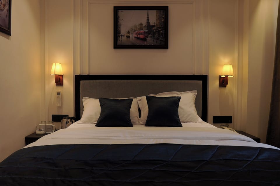 Deluxe Double Room, 1 Queen Bed, Smoking, City View | Free WiFi