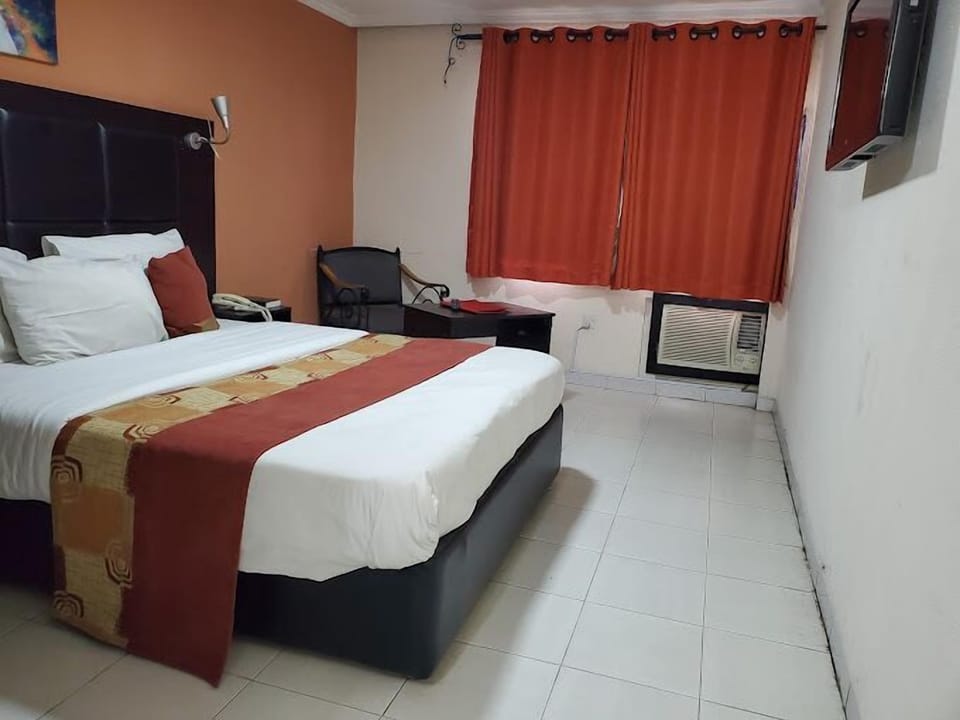 Deluxe Room, Balcony, City View | Desk, laptop workspace, blackout drapes, soundproofing