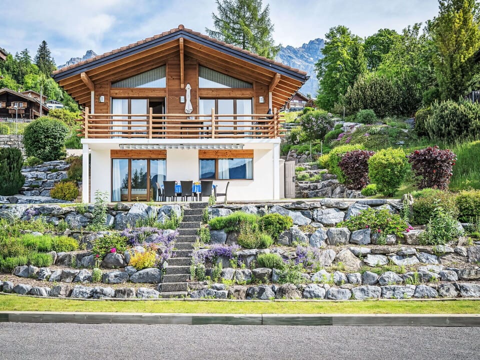 House, Home, Shrub, Cottage, Garden, Groundcover, Landscaping, Estate, Farmhouse