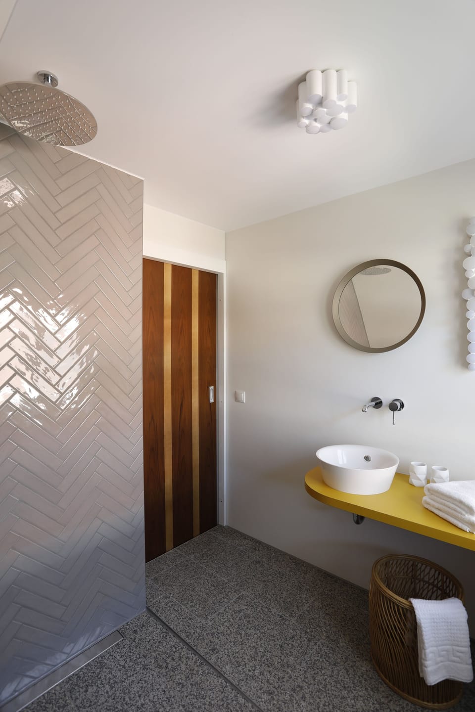 Family Double Room | Bathroom | Shower, hair dryer, towels, shampoo