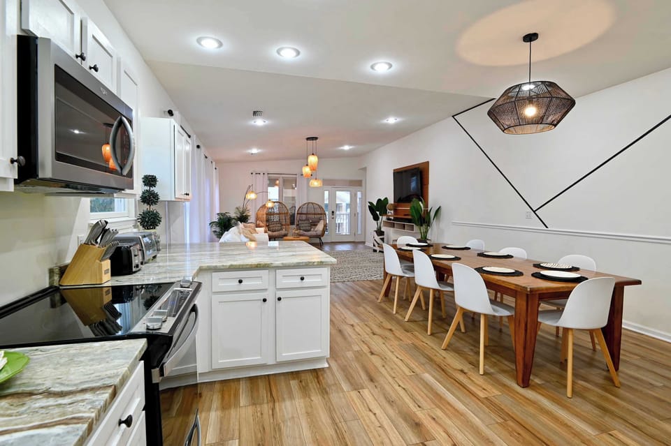 House, Multiple Beds, Hot Tub, Partial Ocean View (White Caps) | Private kitchen | Coffee/tea maker, fridge, microwave, oven