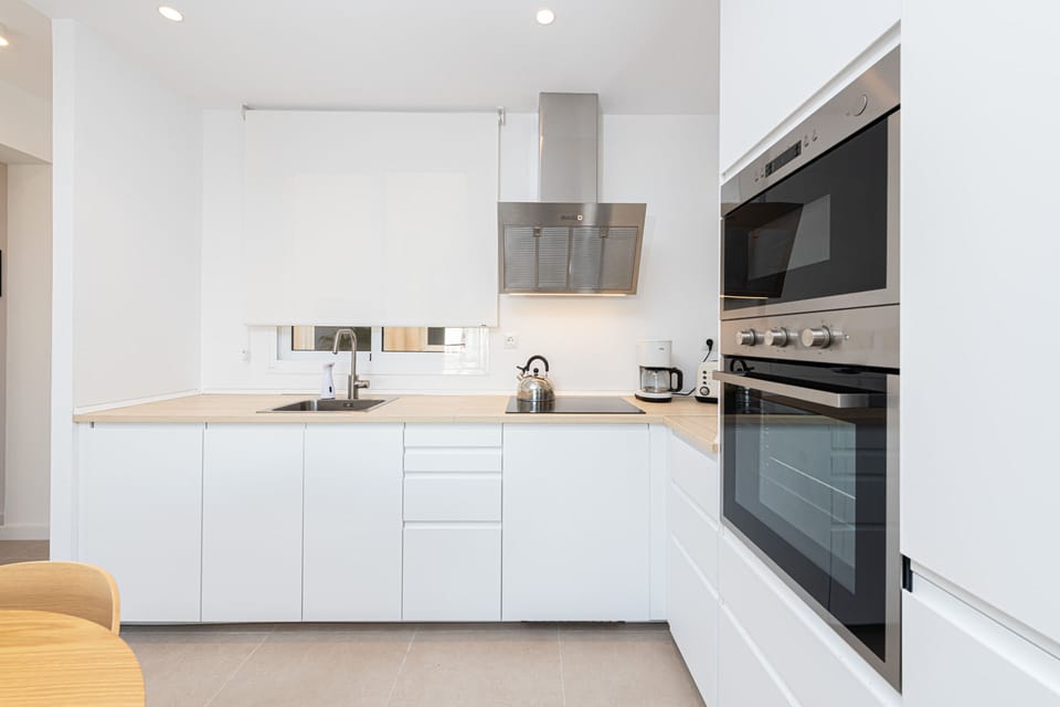 Comfort Apartment, City View | Private kitchen | Full-size fridge, microwave, oven, stovetop